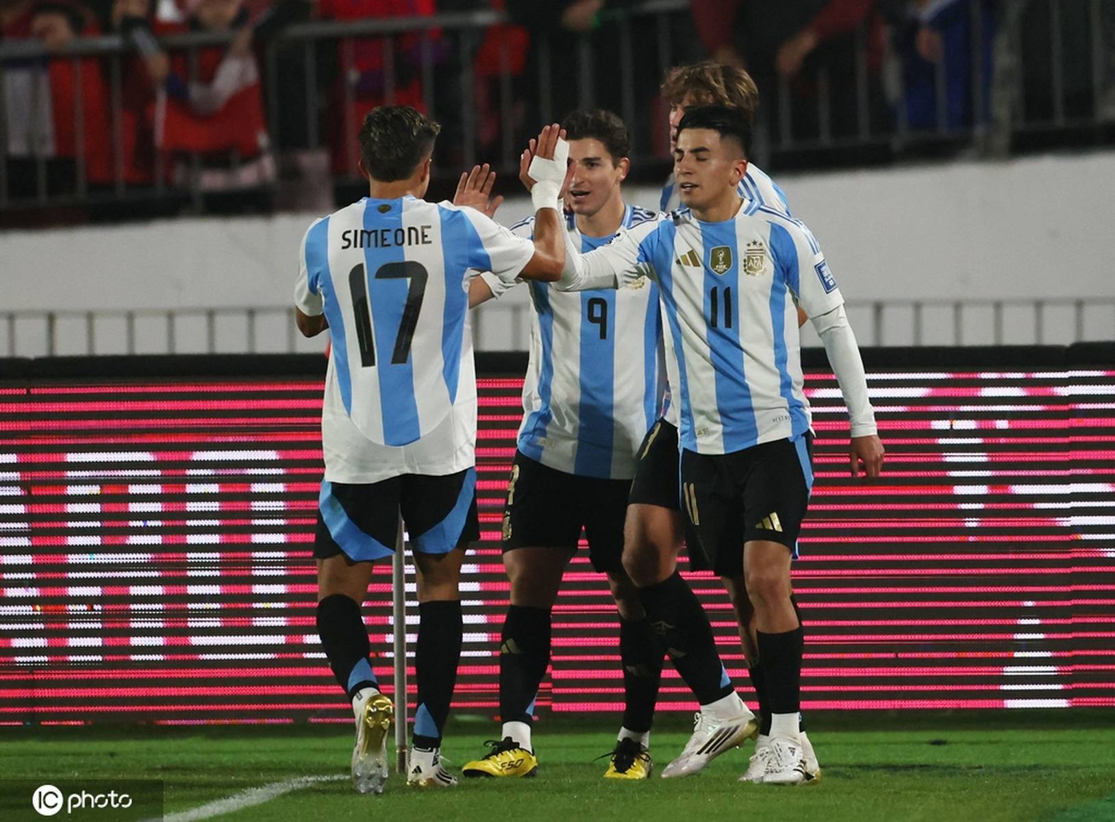 开云体育app下载地址-阿根廷篮球联赛争夺激烈，布宜诺斯艾利斯队积极备战