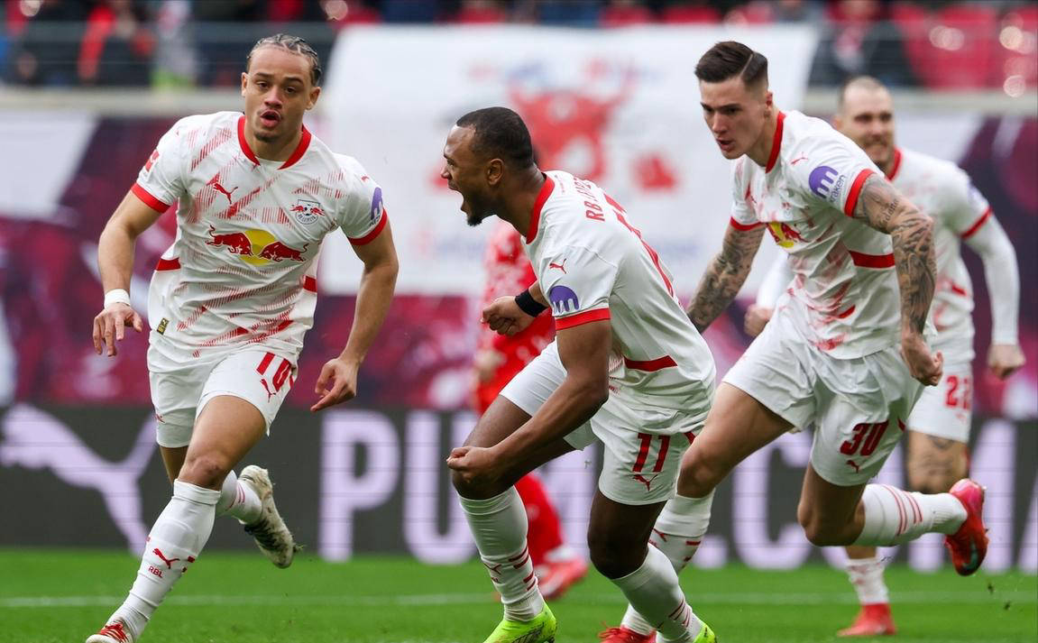 开云体育官网-美因茨攻守俱佳，轻松战胜对手