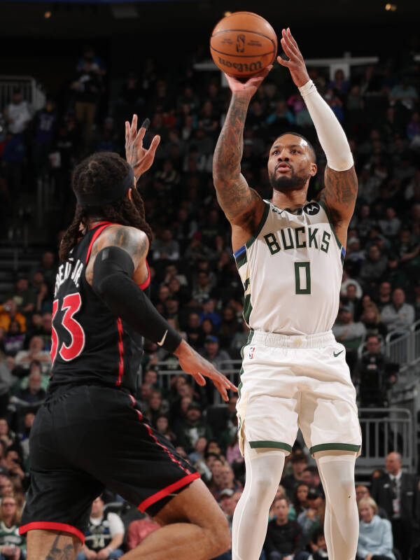 雄鹿惨败猛龙遭遇失利