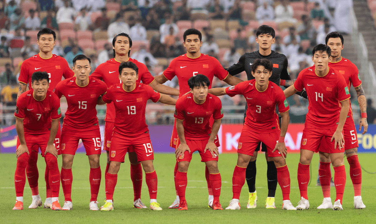 凭借团队合作，球队表现出色