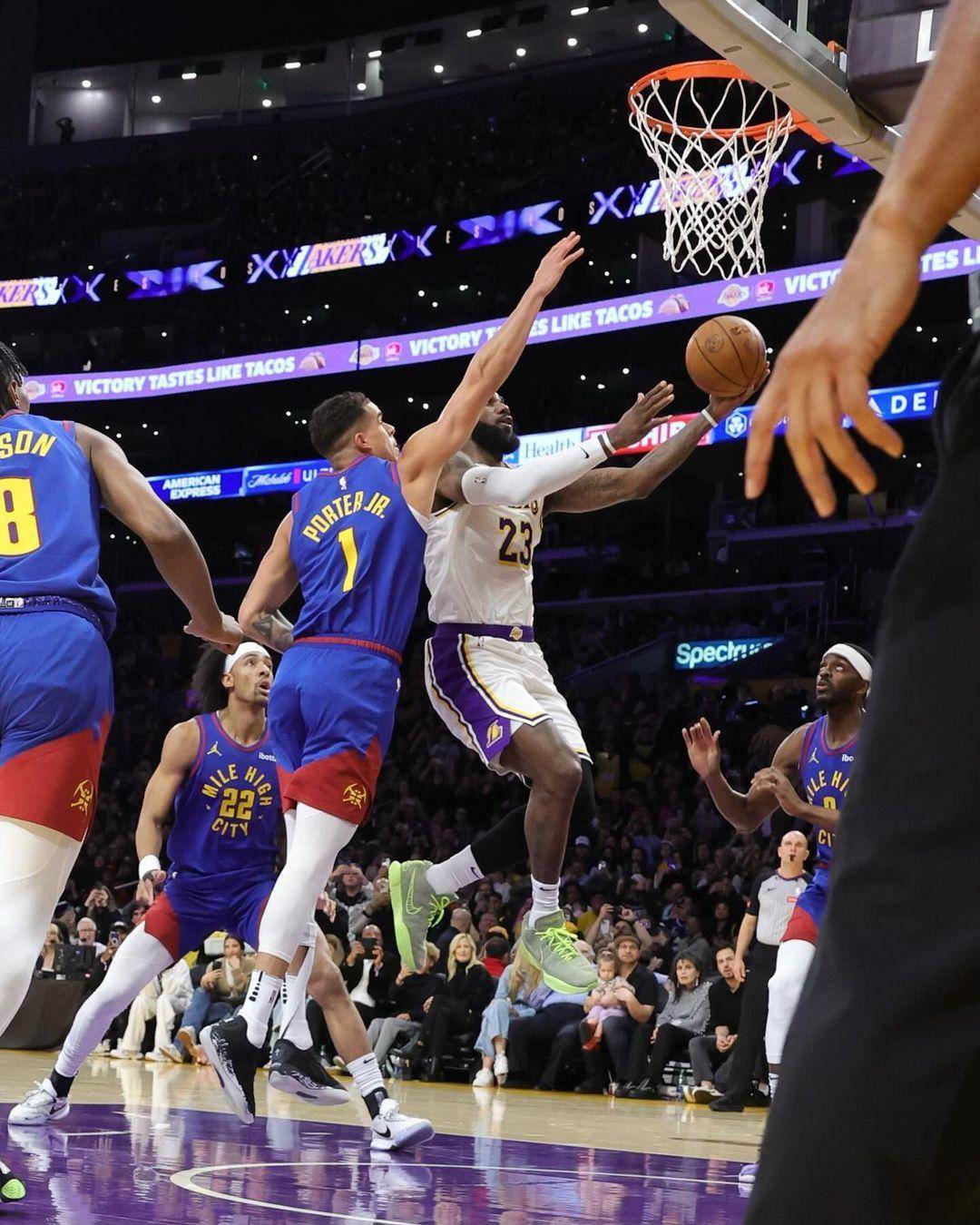 开云体育在线登录-湖人主场大胜奇才，詹皇贡献30分